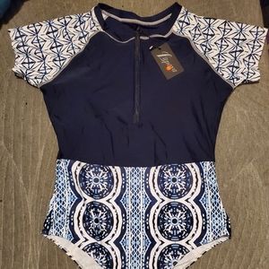 *SOLD*Women's Zip Swimsuit 🌊